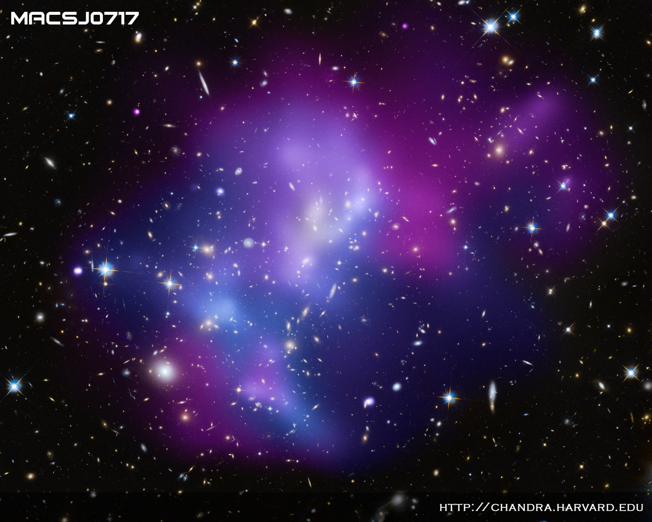 Thiên văn MACSJ0717.5+3745 được xem là một trong những hiện tượng lớn nhất trên vũ trụ. Để có một cái nhìn chân thật và rõ nét về thiên văn này, hãy xem những hình ảnh thiên văn thu thập từ những kính thiên vă tiên tiến nhất.